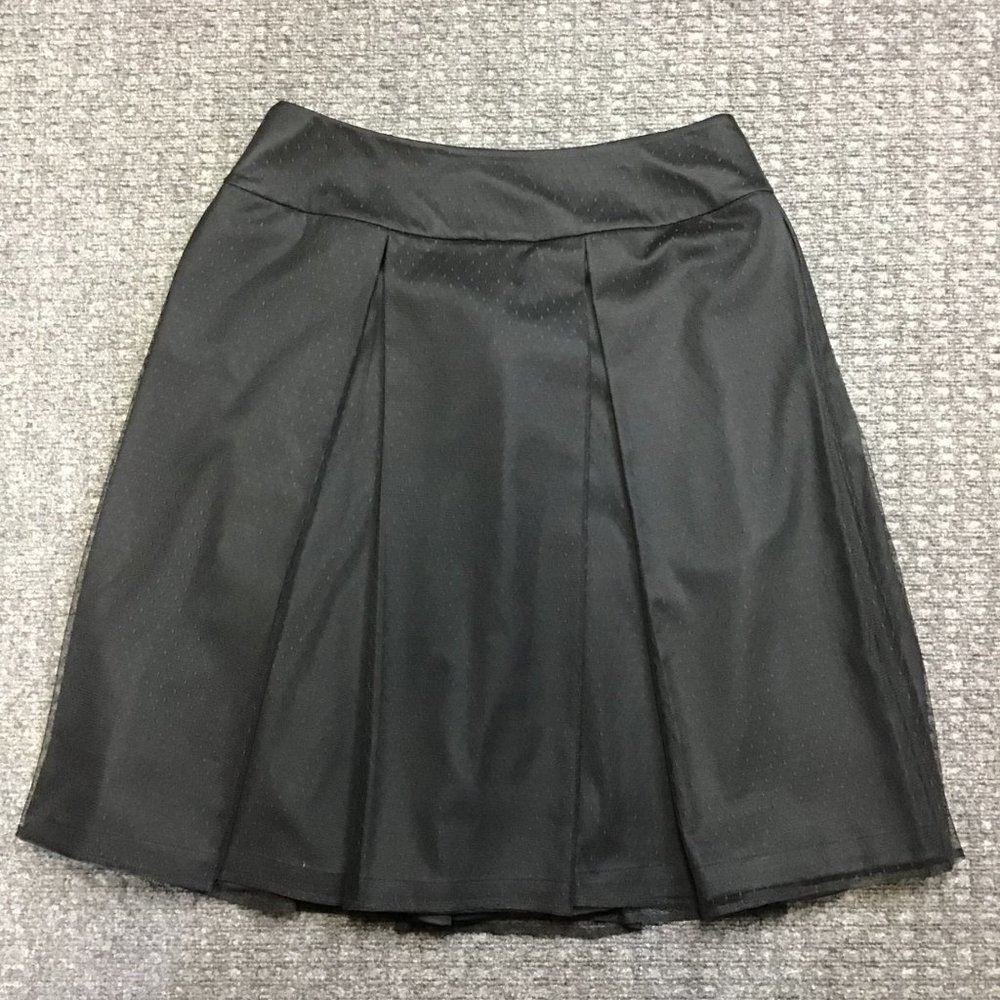 St. John Collection Pleated, Netted Overlay Skirt Size 12